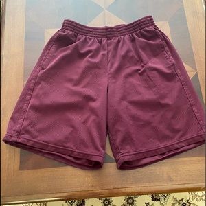 Men’s champion maroon shorts